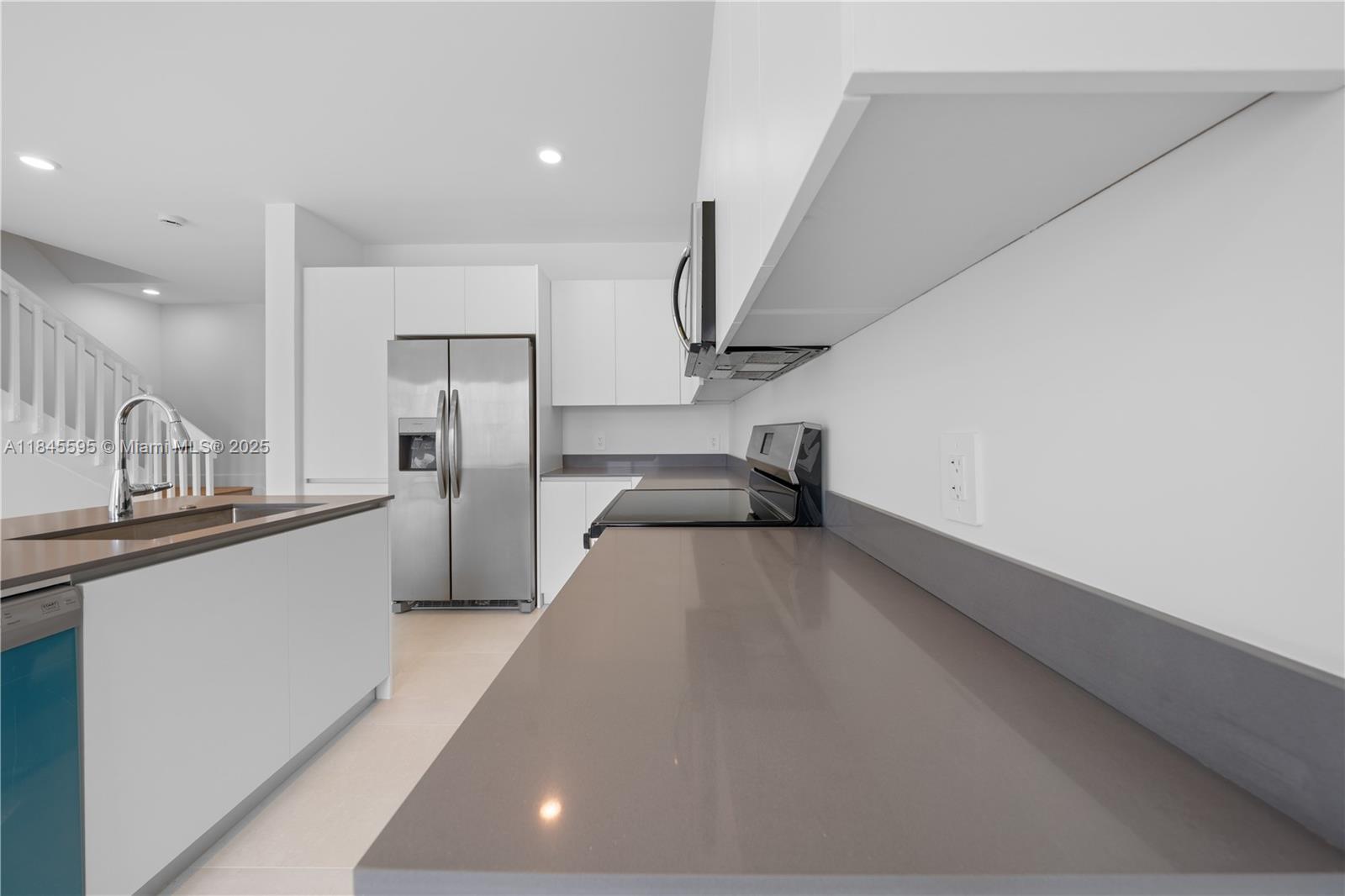 CENTURY PARK SQUARE - Residential