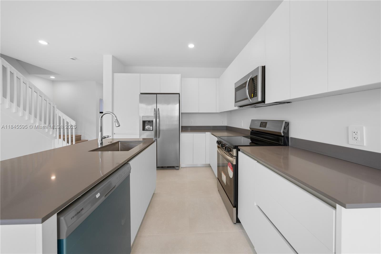 CENTURY PARK SQUARE - Residential