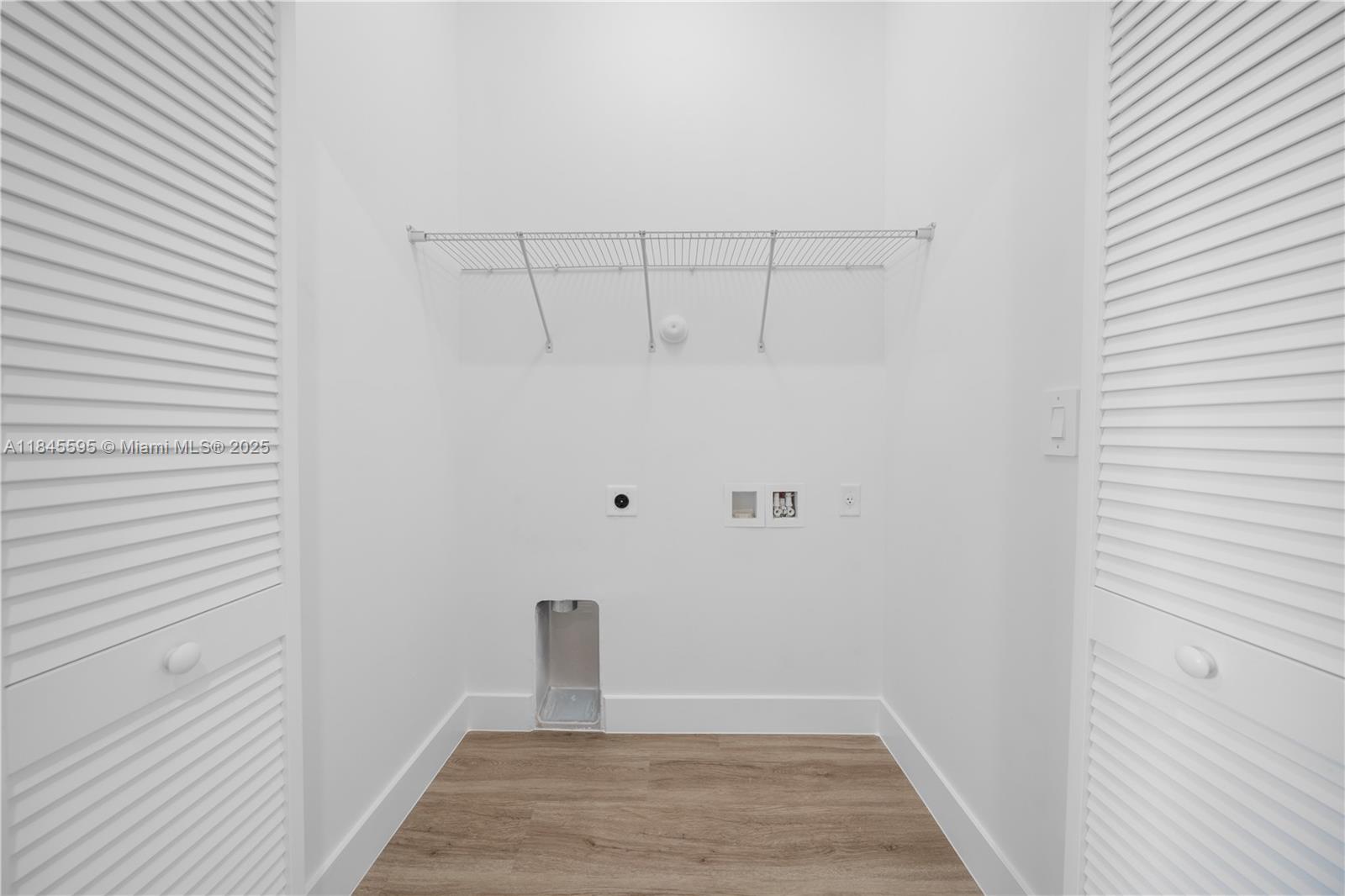 CENTURY PARK SQUARE - Residential