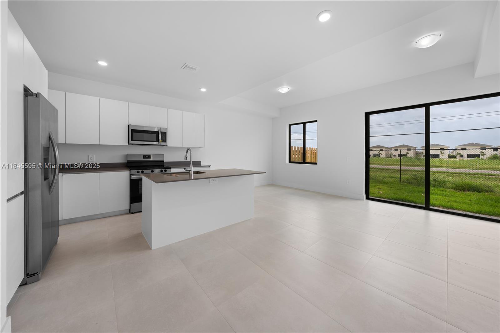 CENTURY PARK SQUARE - Residential