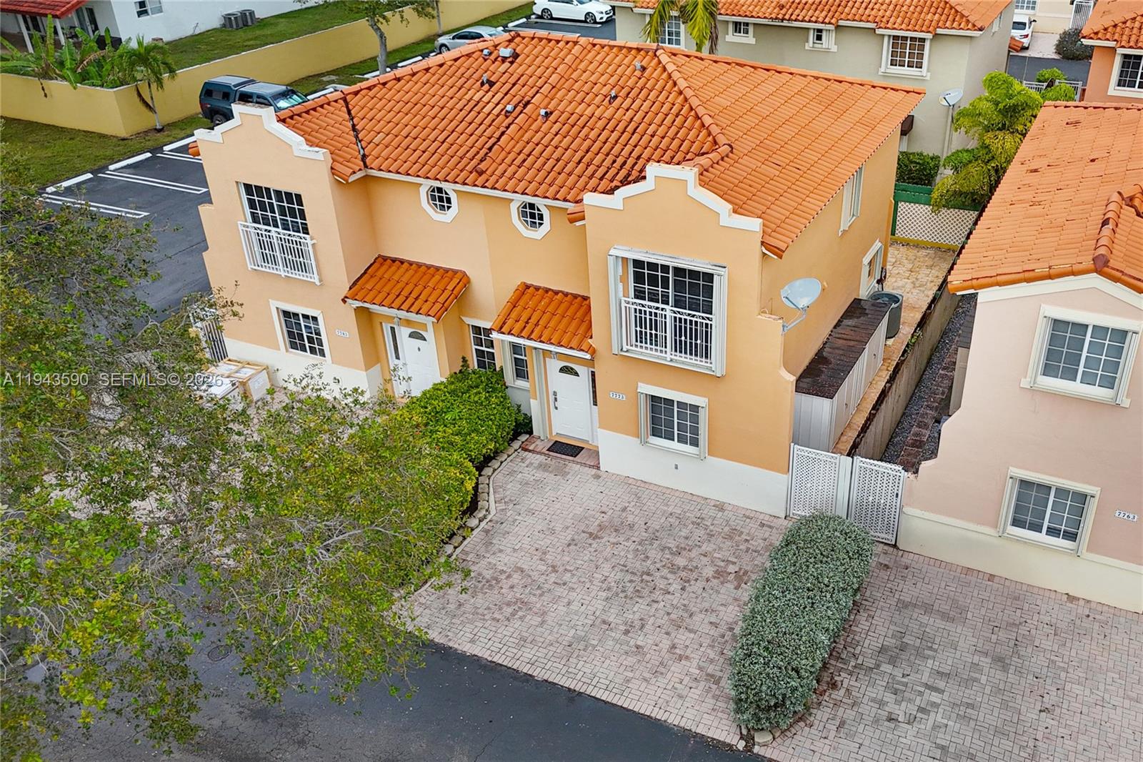 VILLAS OF BARCELONA - Residential