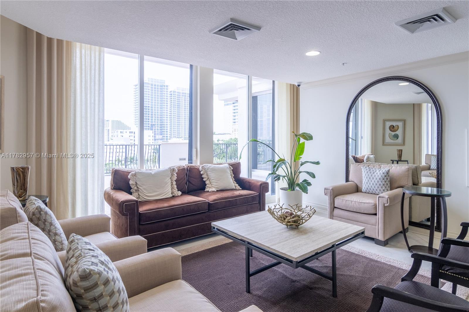 JACKSON TOWER LAS OLAS CON - Residential