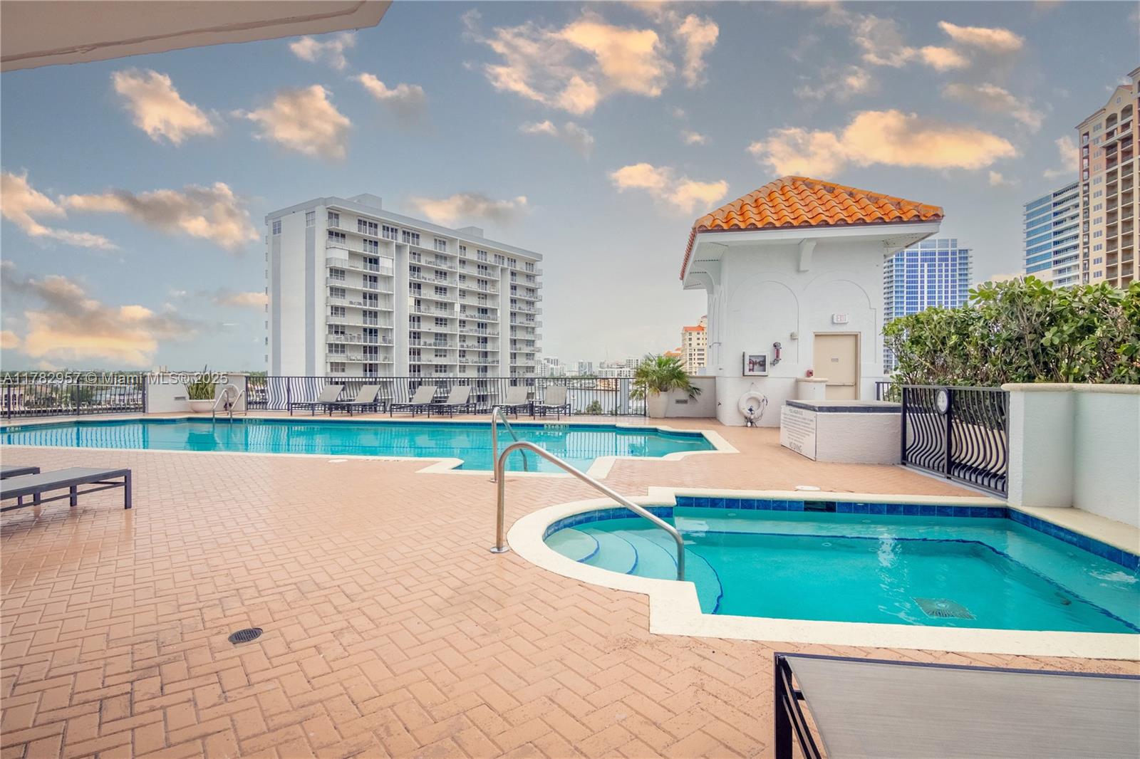 JACKSON TOWER LAS OLAS CON - Residential