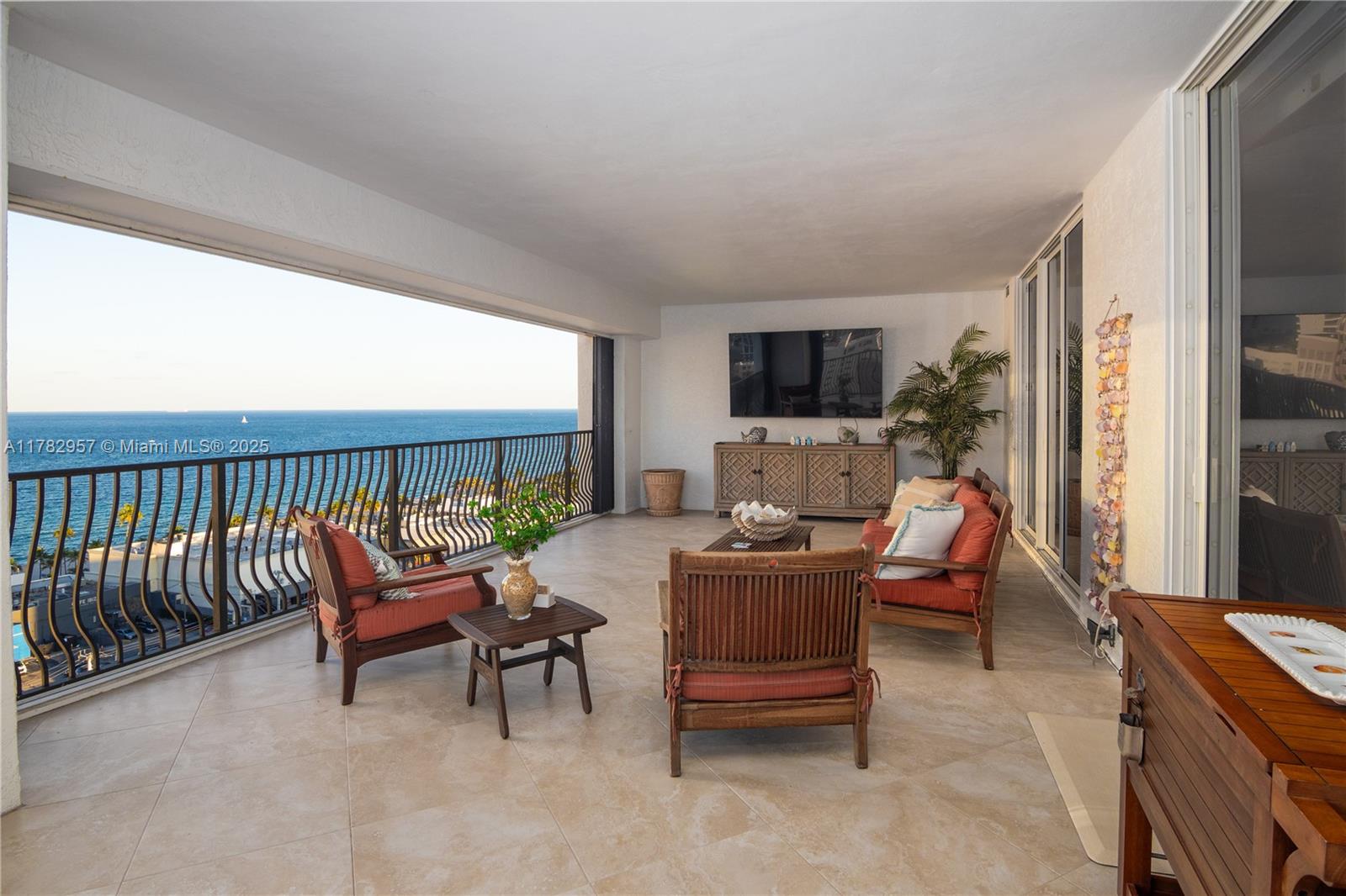 JACKSON TOWER LAS OLAS CON - Residential