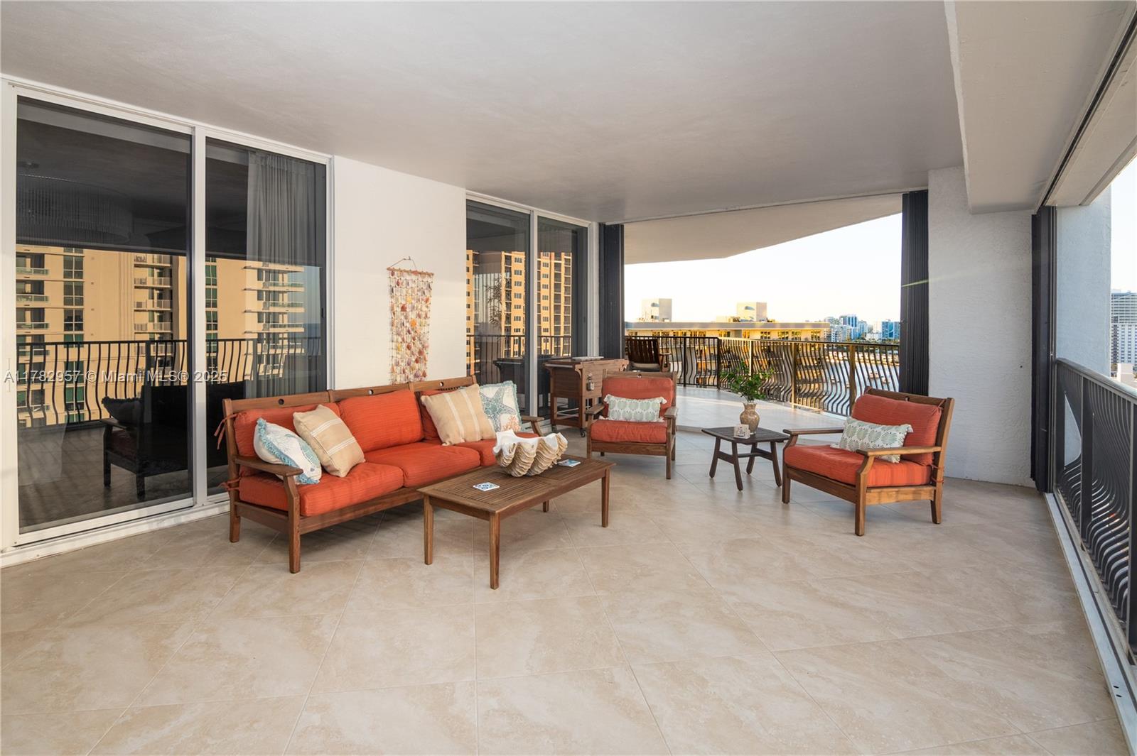 JACKSON TOWER LAS OLAS CON - Residential