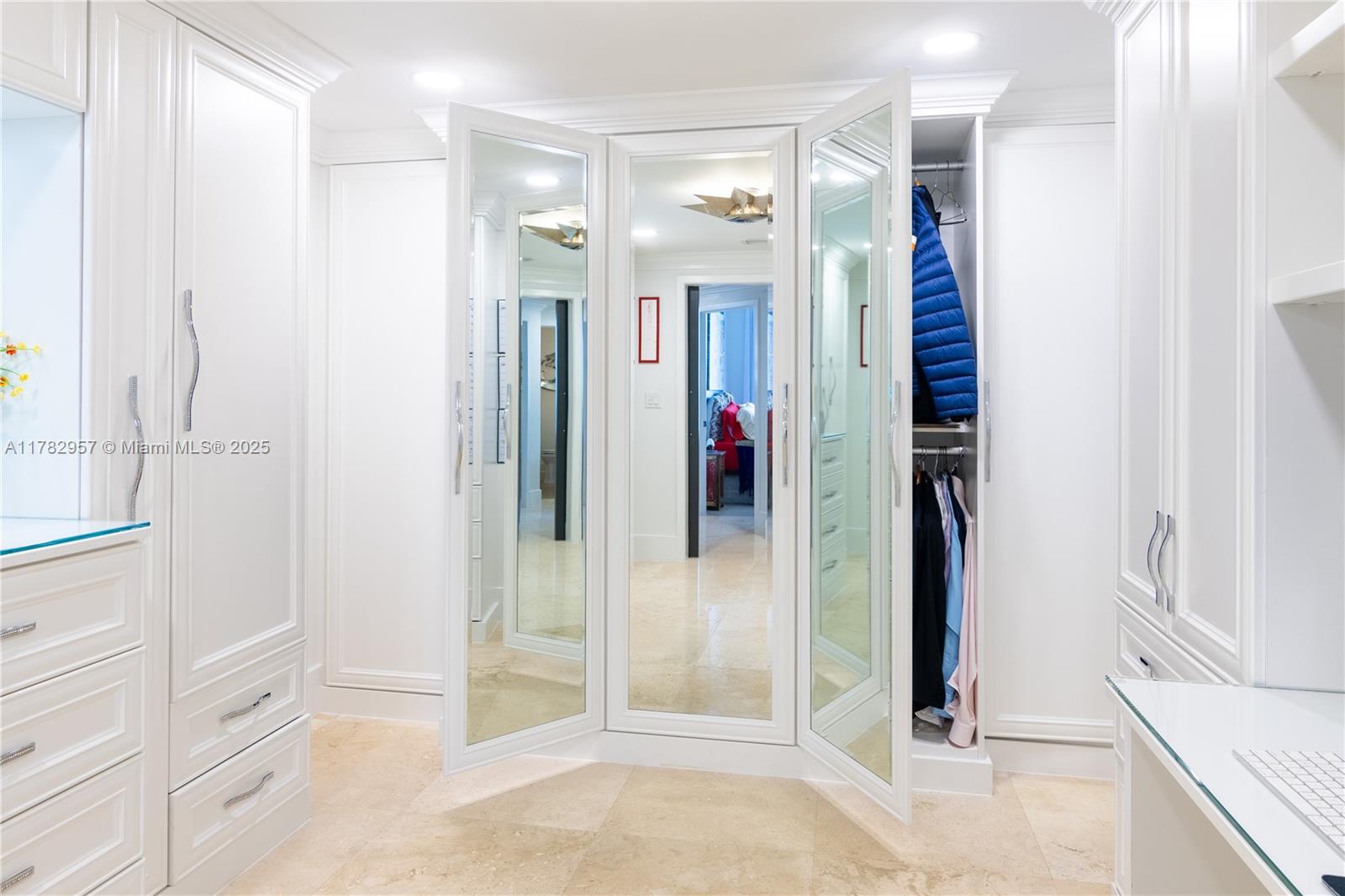 JACKSON TOWER LAS OLAS CON - Residential