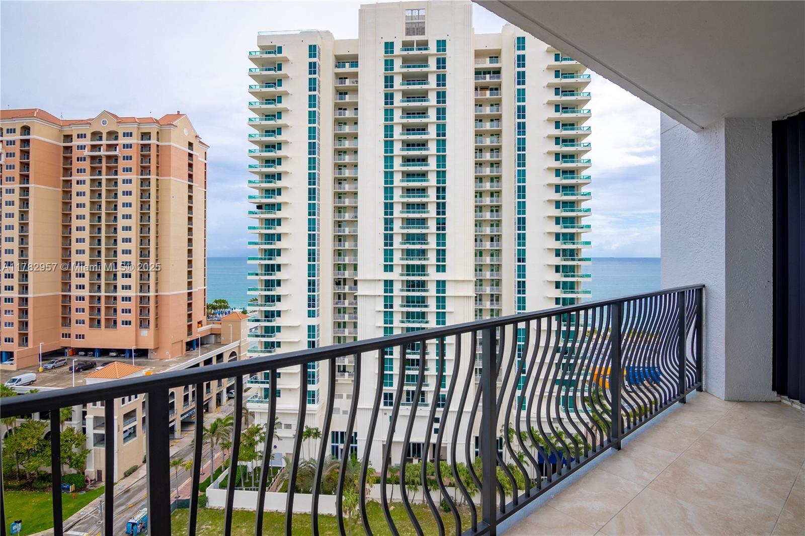 JACKSON TOWER LAS OLAS CON - Residential