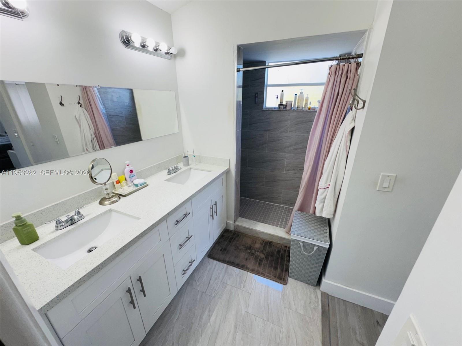 LAKES BY THE BAY SEC 6 - Residential