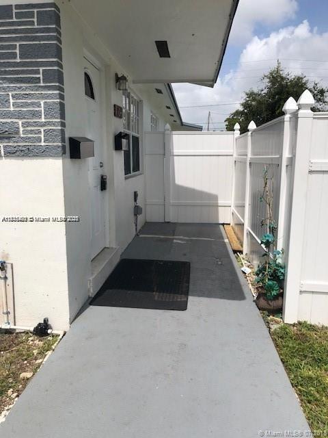 BEAUTIFULLY RENOVATED 2 BEDS / 1 BATH UNIT IN HALLANDALE BEACH. LOCATED ON A QUIET STREET. TILE FLOORS THROUGHOUT, OPEN AND RENOVATED KITCHEN,RENOVATED BATHROOM, WASHER DRYER ON SITE, CENTRAL AC. LIVE CLOSE TO GULF STREAM PARK & CASINO , AVENTURA MALL, 5 MINUTES FROM THE BEACH! READY TO MOVE IN.