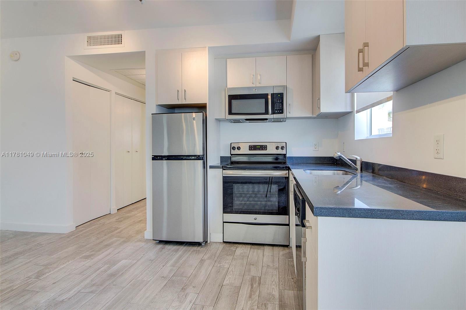 Property for Sale at 1035 Euclid Ave 18, Miami Beach, Miami-Dade County, Florida - Bedrooms: 1 
Bathrooms: 1  - $299,000