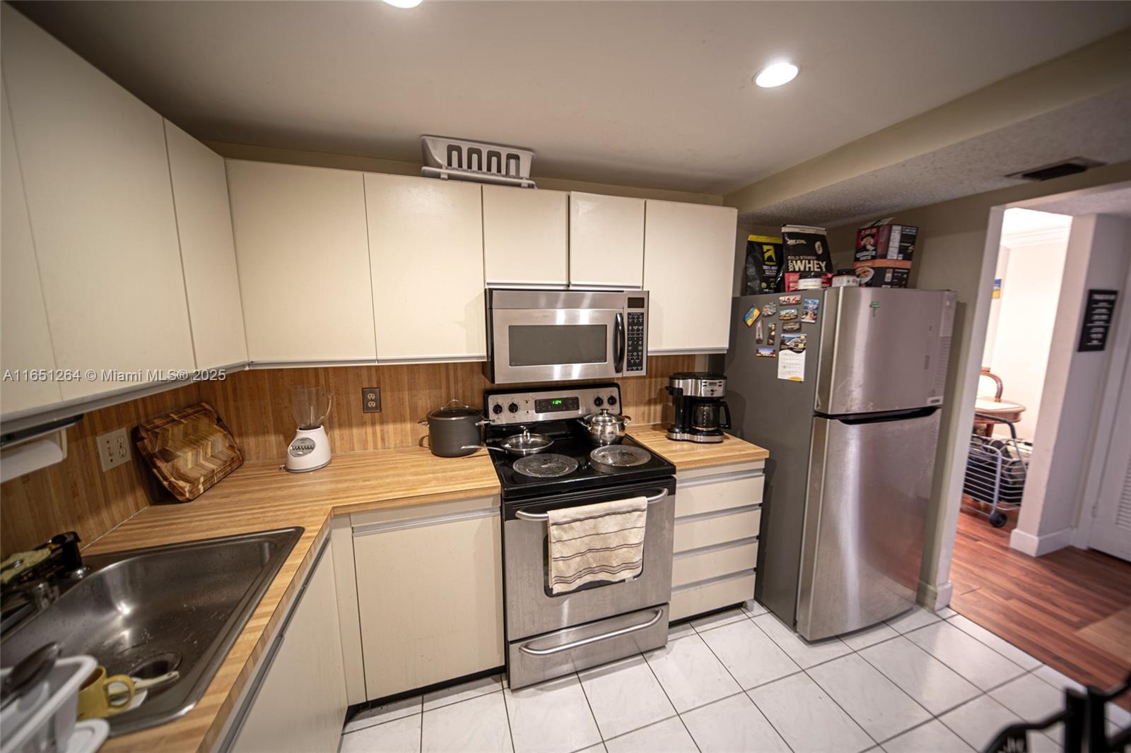 OLYMPUS CONDO PHASE - Residential