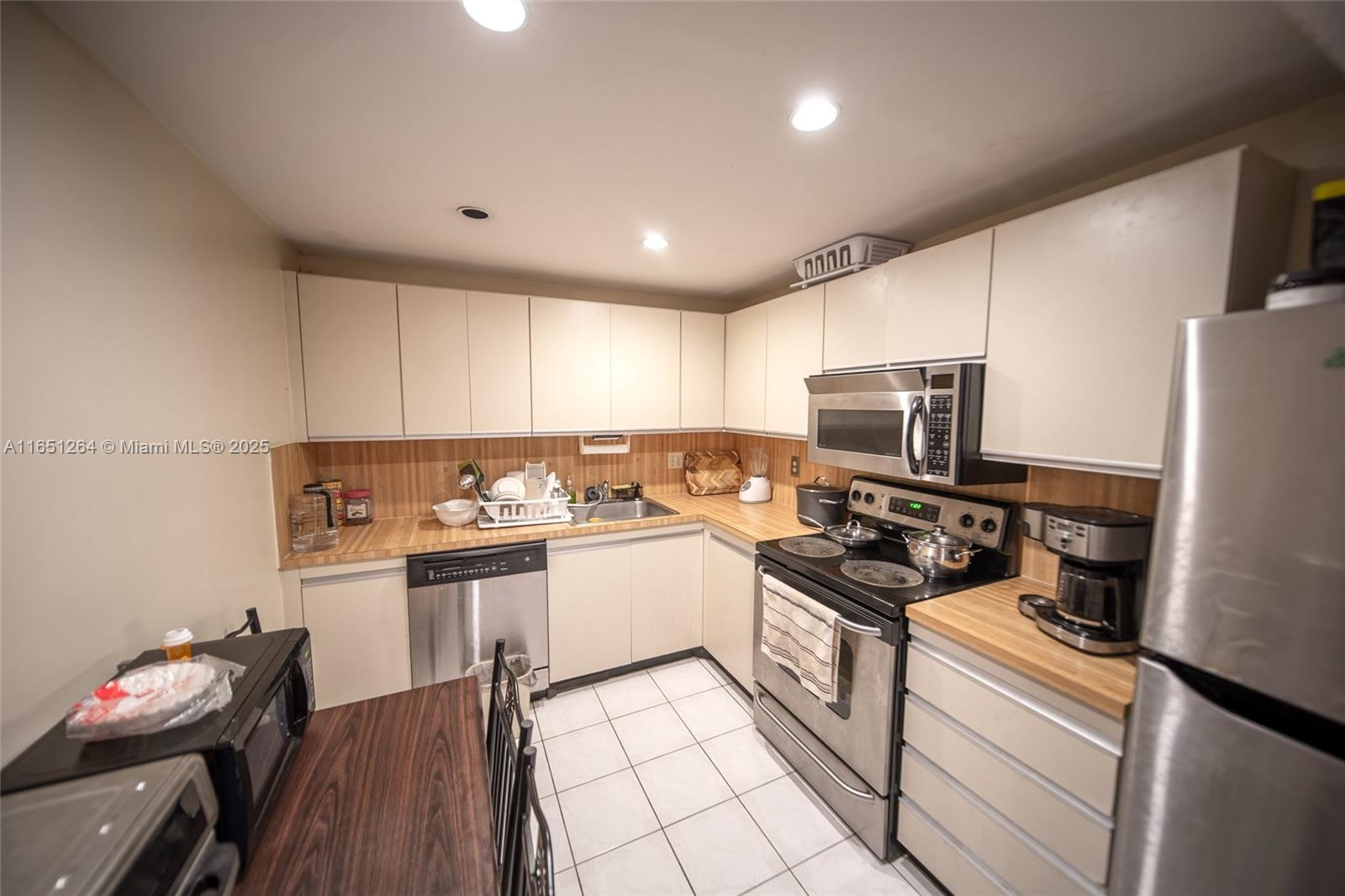 OLYMPUS CONDO PHASE - Residential