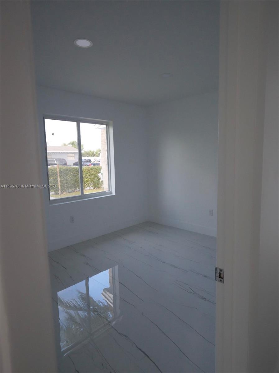 SO MIAMI HEIGHTS ADDN V - Residential