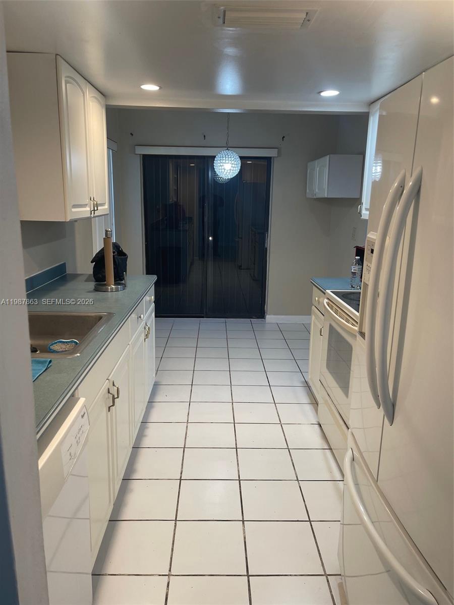 TOWNHOMES OF AUDUBON SOUT - Residential Lease