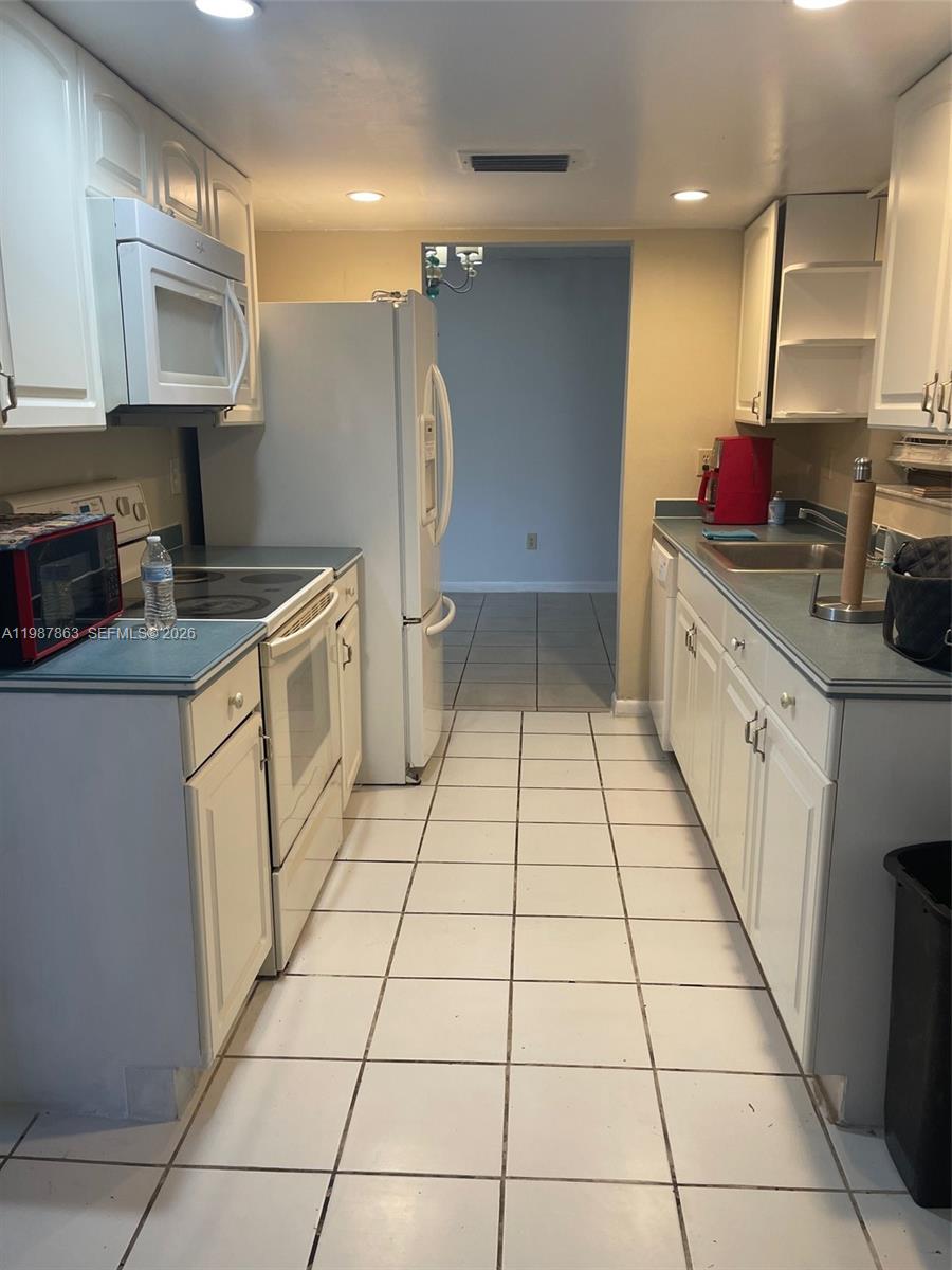 TOWNHOMES OF AUDUBON SOUT - Residential Lease