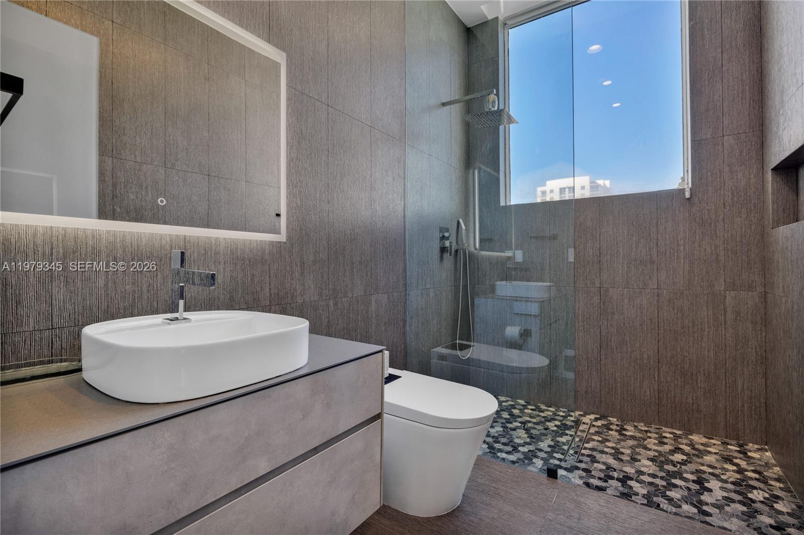 NEW WAVE CONDO - Residential