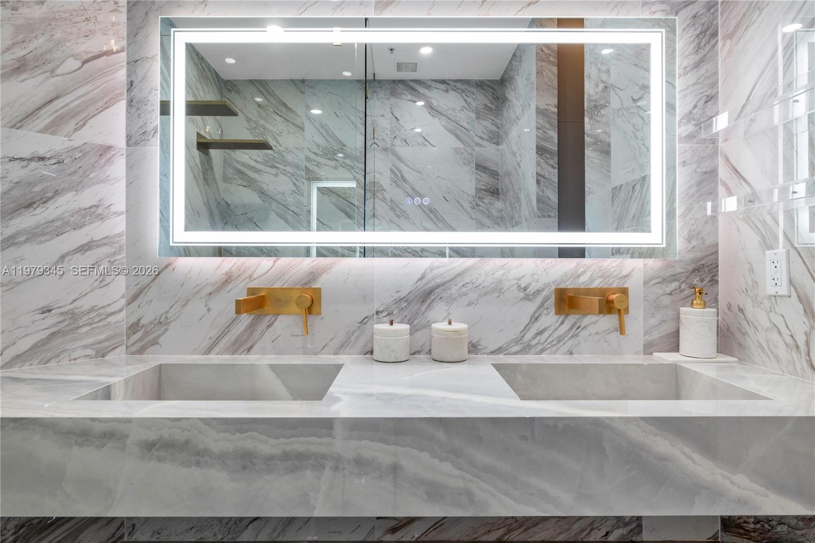 NEW WAVE CONDO - Residential