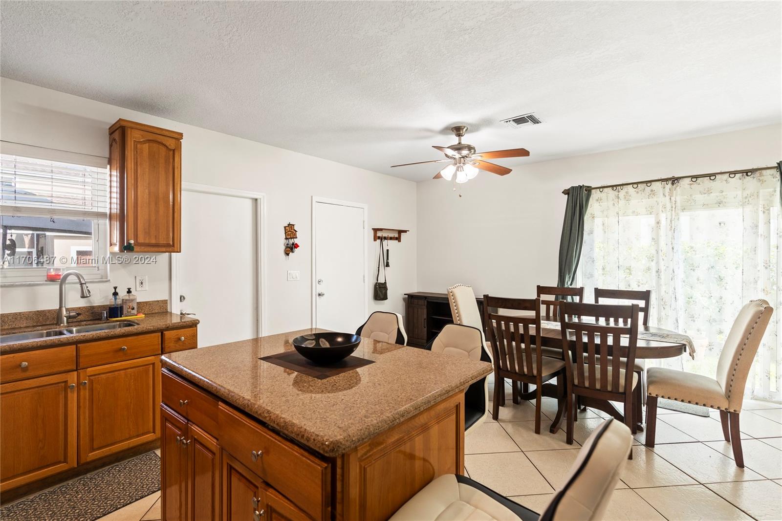 KENSINGTON MANOR - Residential
