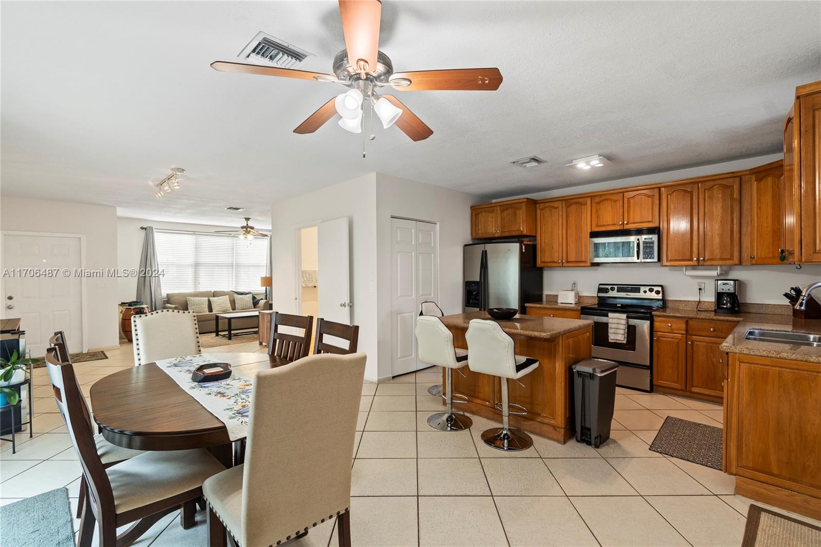 KENSINGTON MANOR - Residential