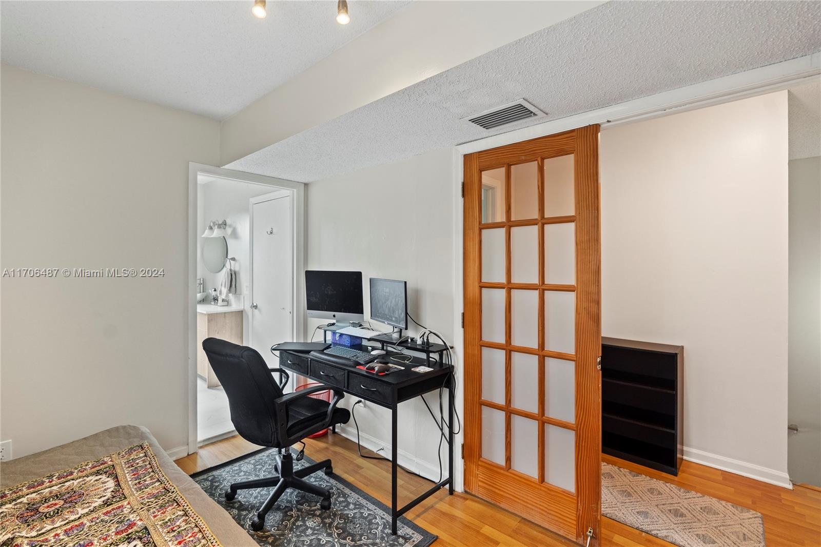 KENSINGTON MANOR - Residential