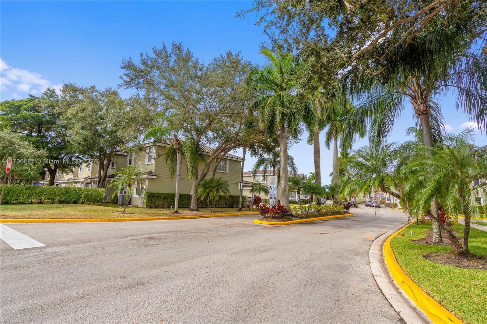 KENSINGTON MANOR - Residential