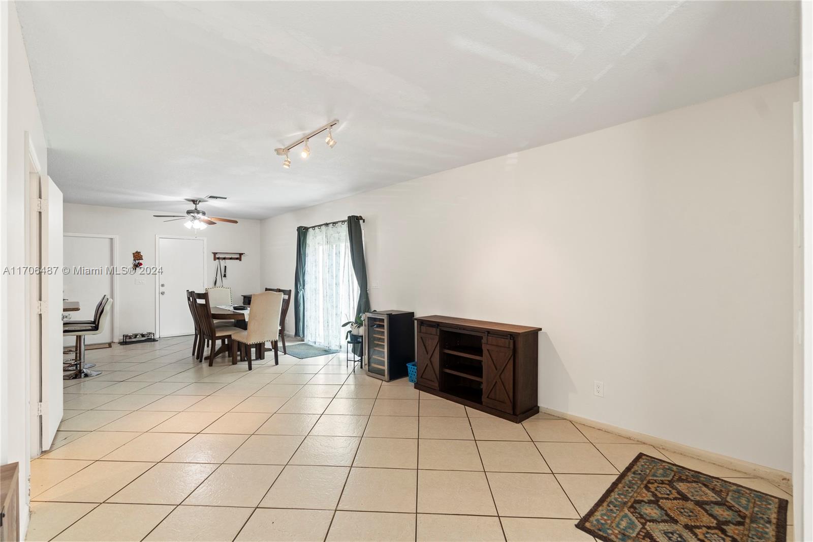 KENSINGTON MANOR - Residential
