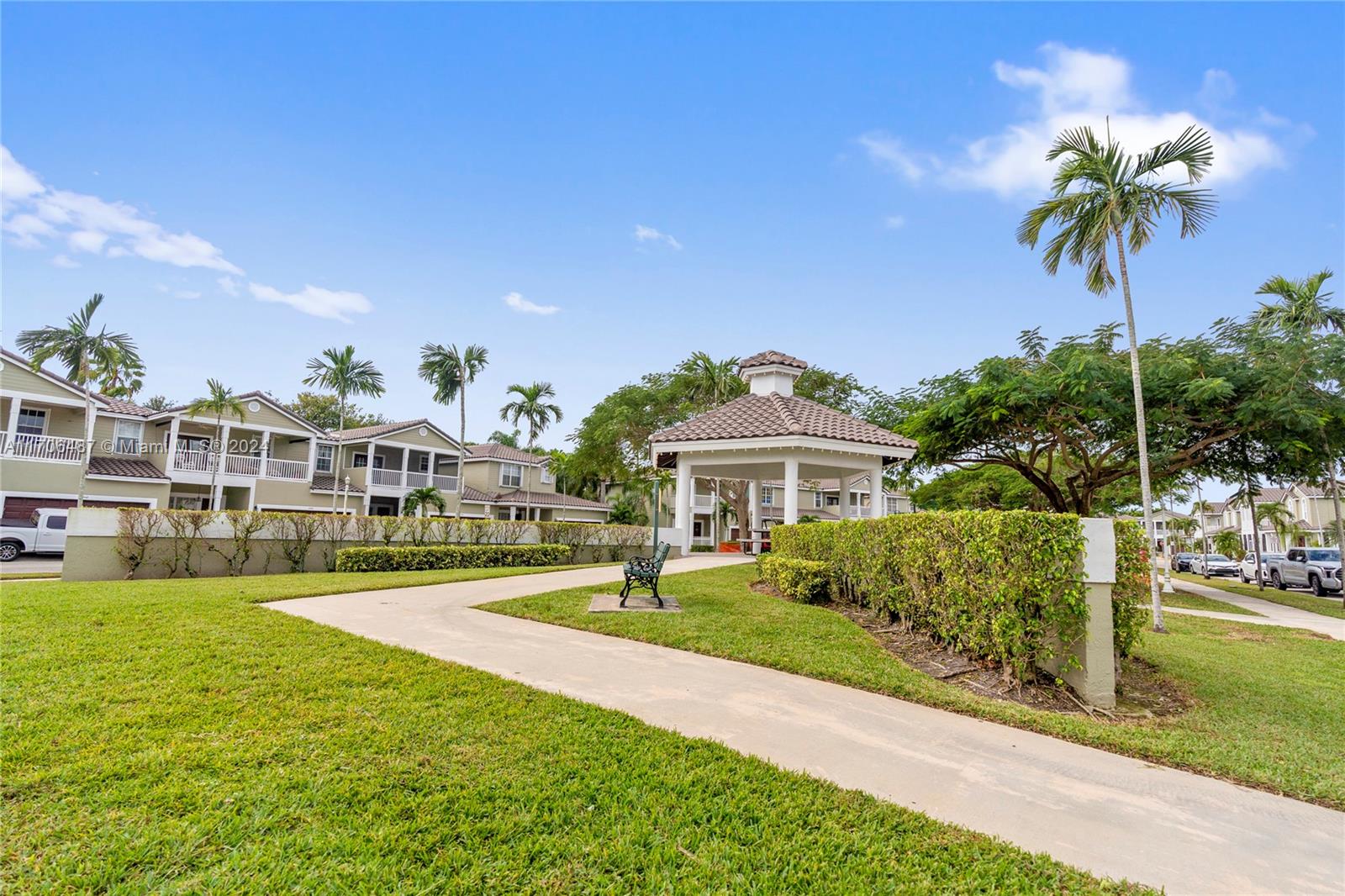 KENSINGTON MANOR - Residential