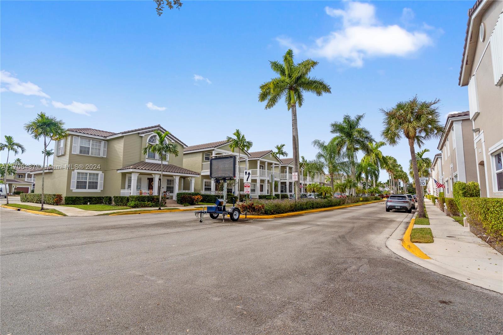 KENSINGTON MANOR - Residential