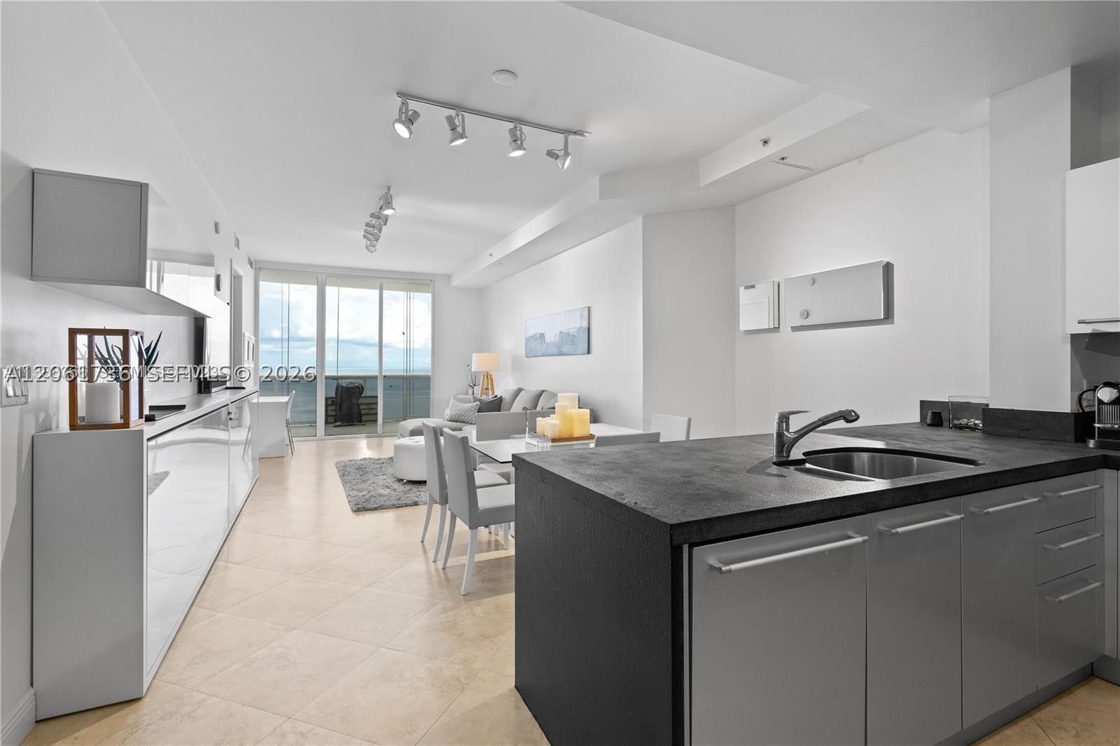 18201 Collins Ave 3702