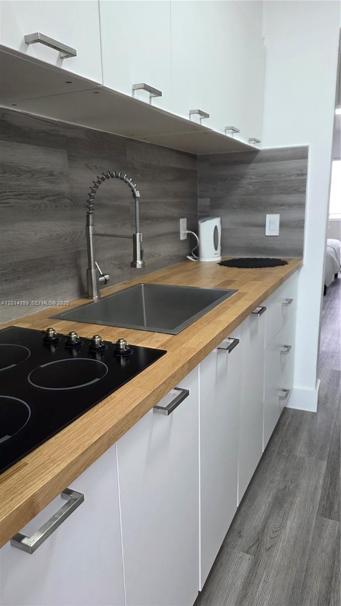 EL CHIOGGIOTTO CONDO - Residential Lease