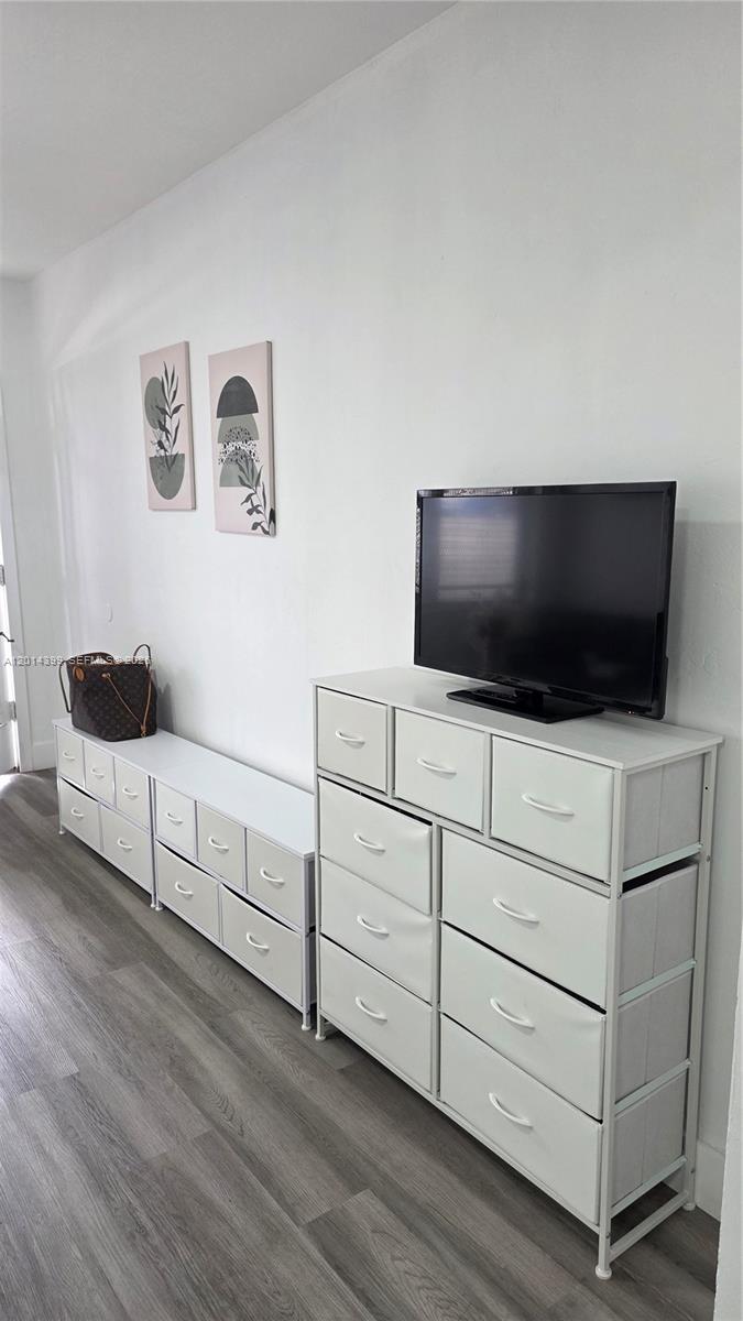 EL CHIOGGIOTTO CONDO - Residential Lease