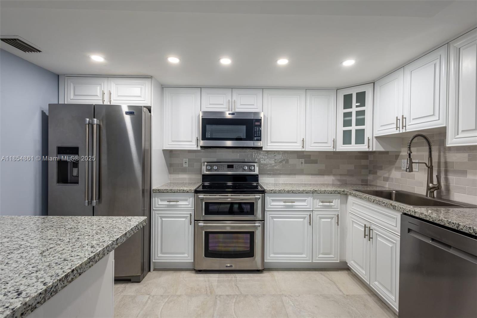20350 W Country Club Dr PH24-4