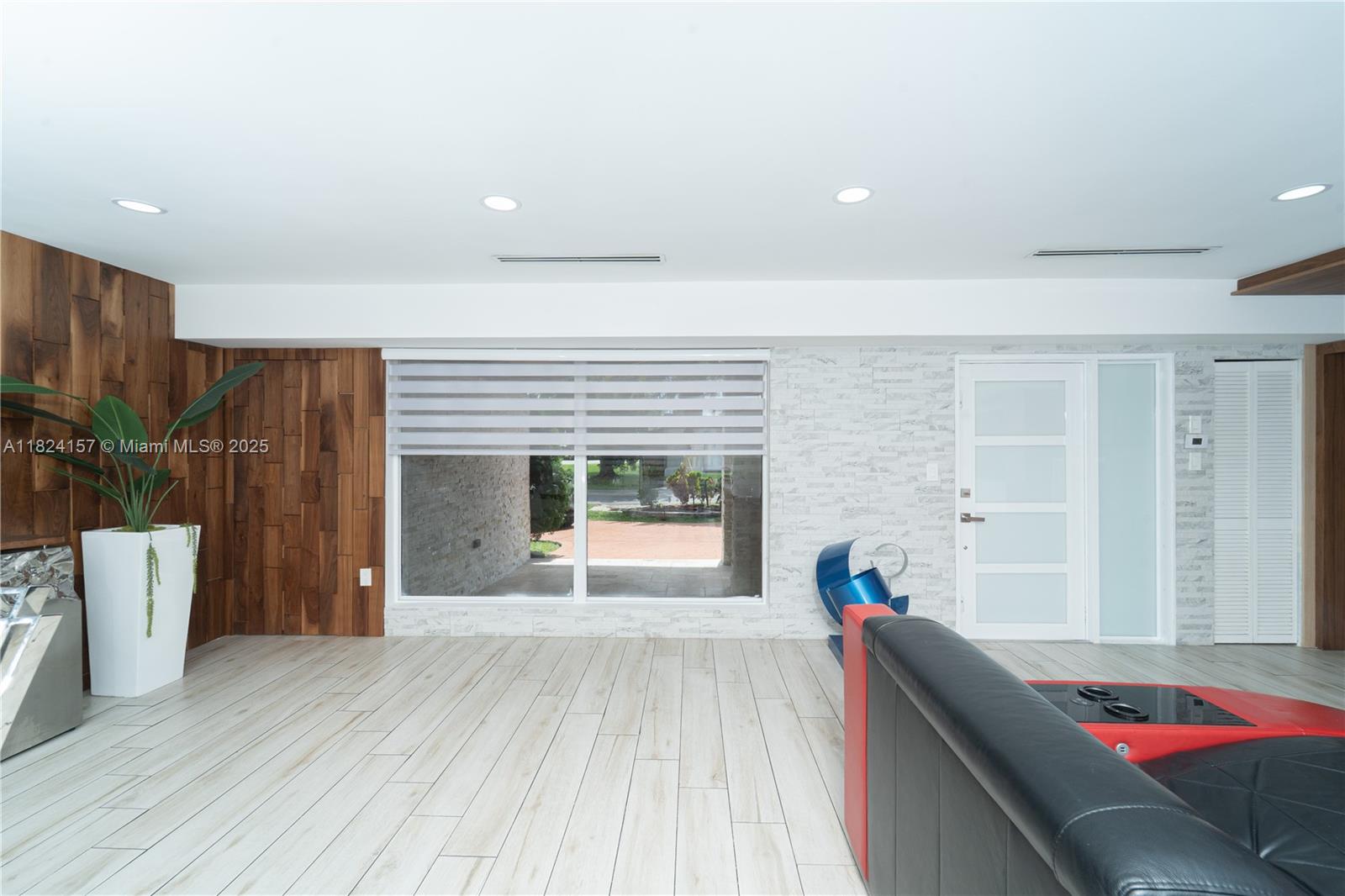 MIRAMAR ISLES SEC 1 - Residential