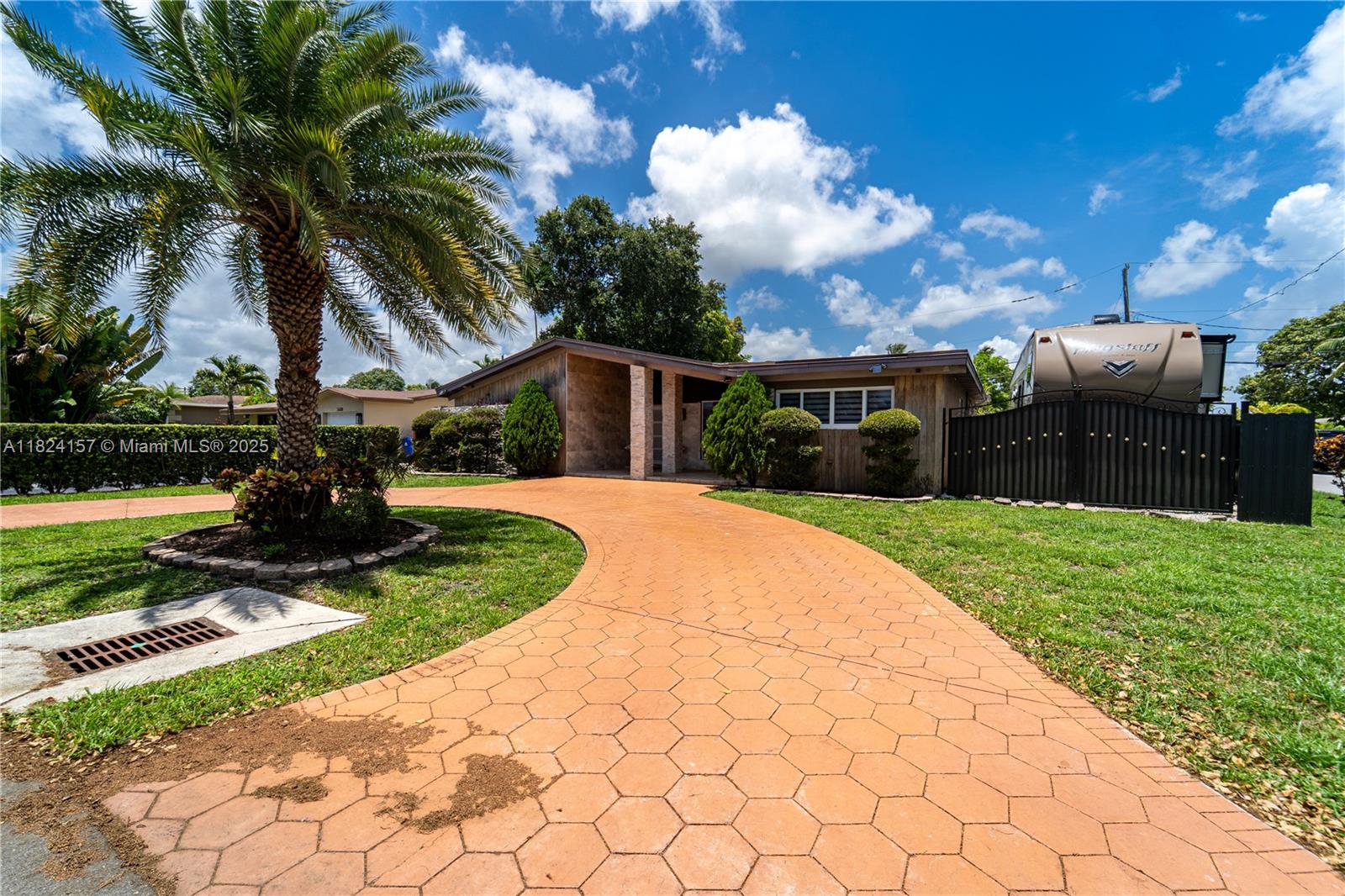 Property for Sale at 3404 Garden Ln, Miramar, Broward County, Florida - Bedrooms: 4 
Bathrooms: 2  - $649,000