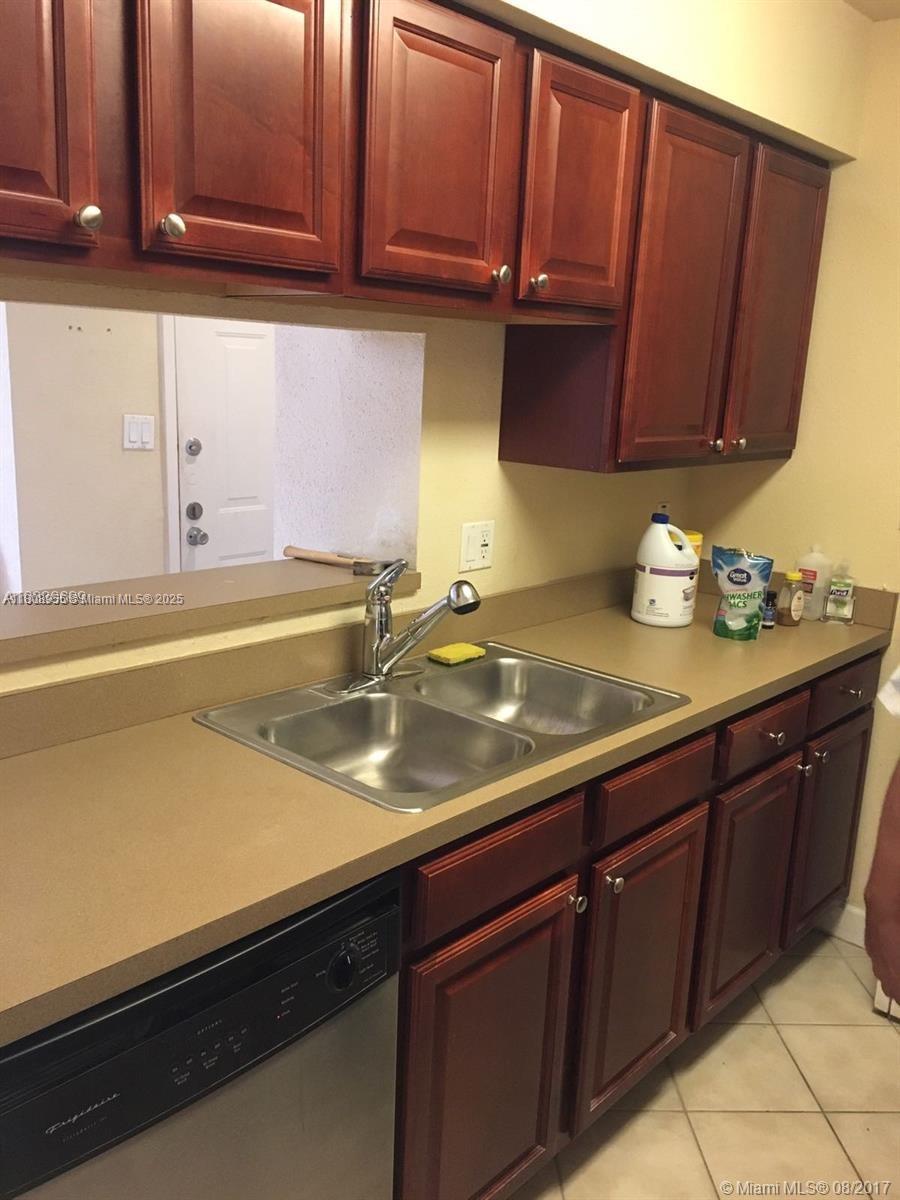 949 Riverside Dr 420