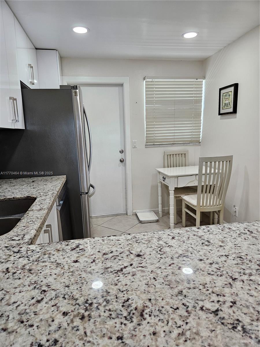 THIRD GULFSTREAM GARDEN - Residential Lease