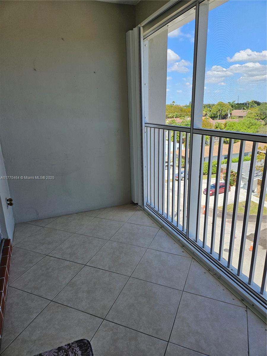 THIRD GULFSTREAM GARDEN - Residential Lease