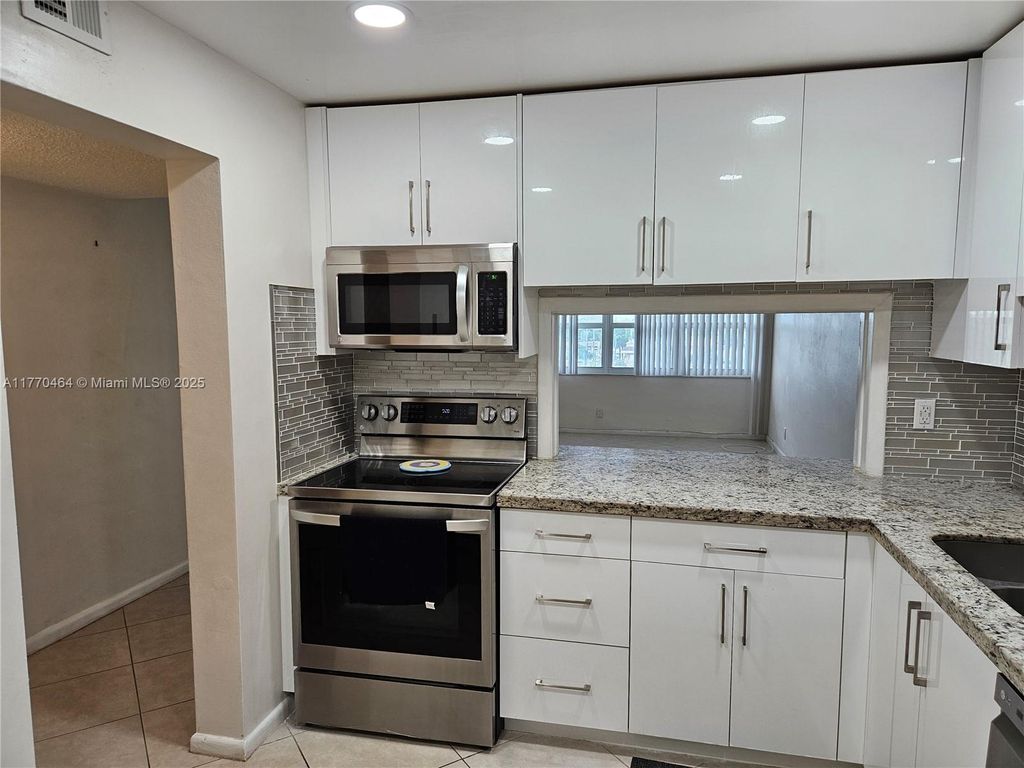 Photo of 330 SE 2nd St #504G, Hallandale Beach, FL 33009 (MLS # A11770464)