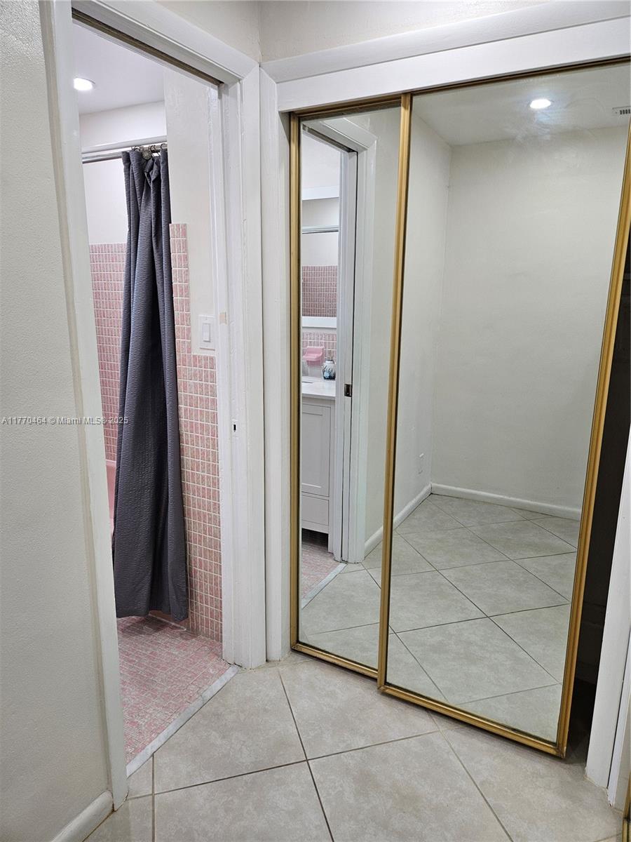 THIRD GULFSTREAM GARDEN - Residential Lease