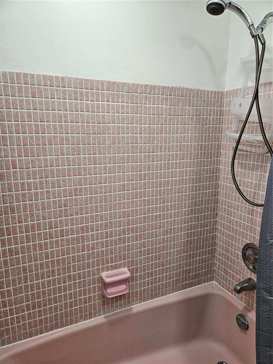 THIRD GULFSTREAM GARDEN - Residential Lease