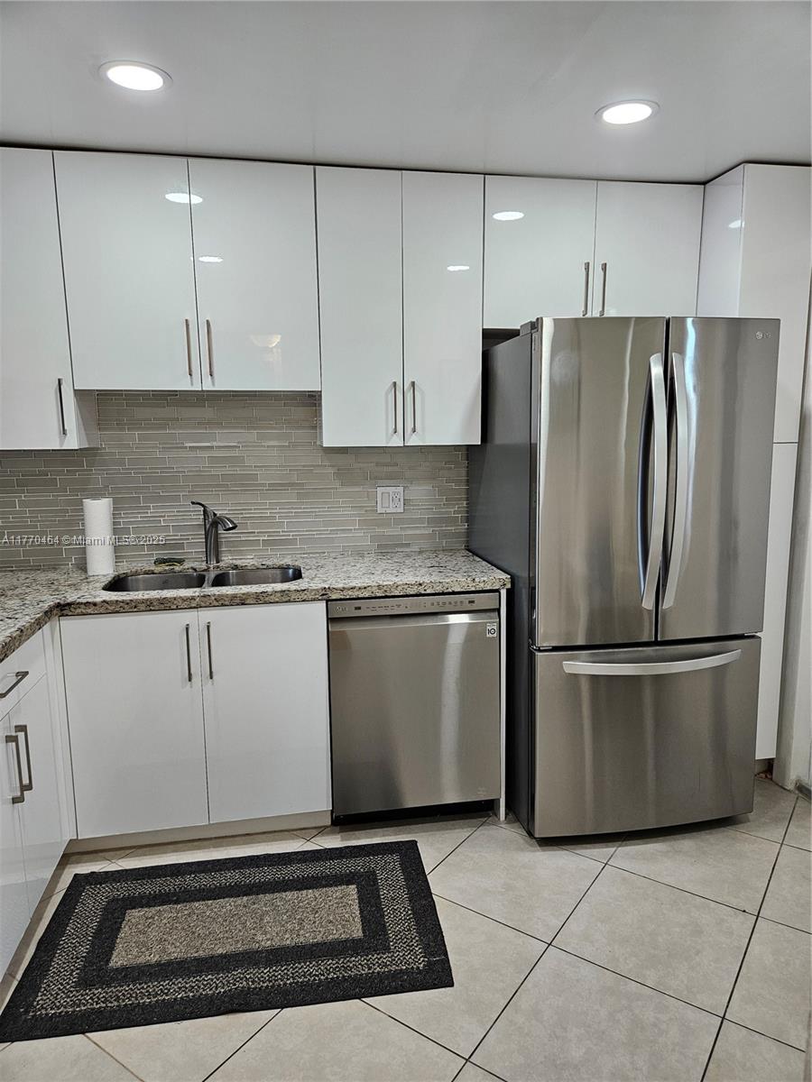 THIRD GULFSTREAM GARDEN - Residential Lease