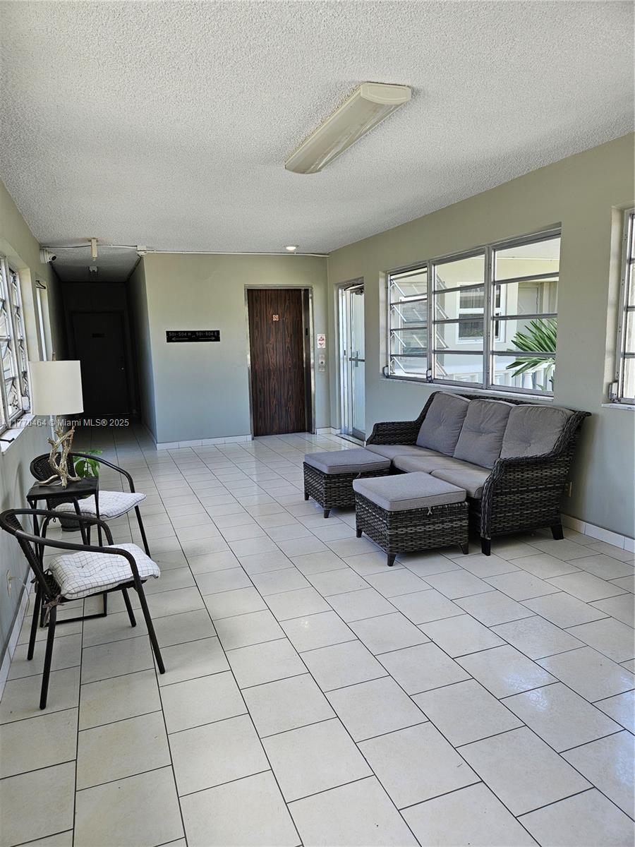 THIRD GULFSTREAM GARDEN - Residential Lease