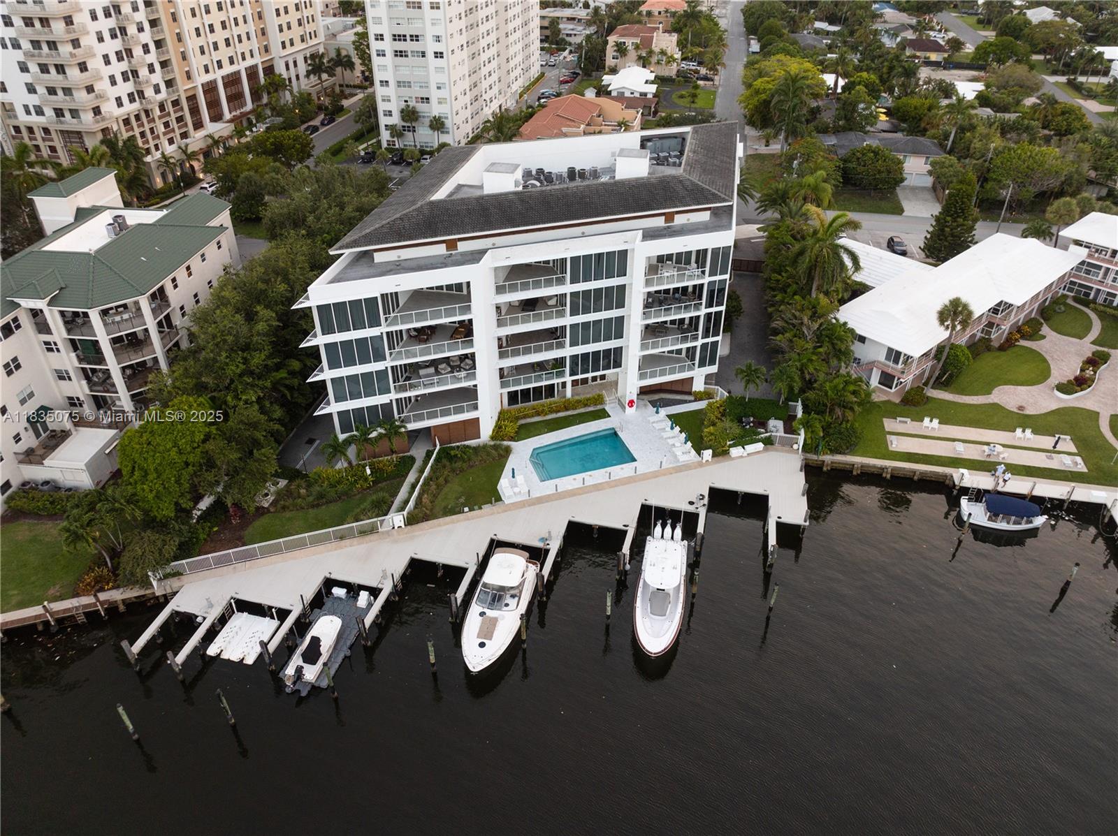 1110 Seminole Dr 502