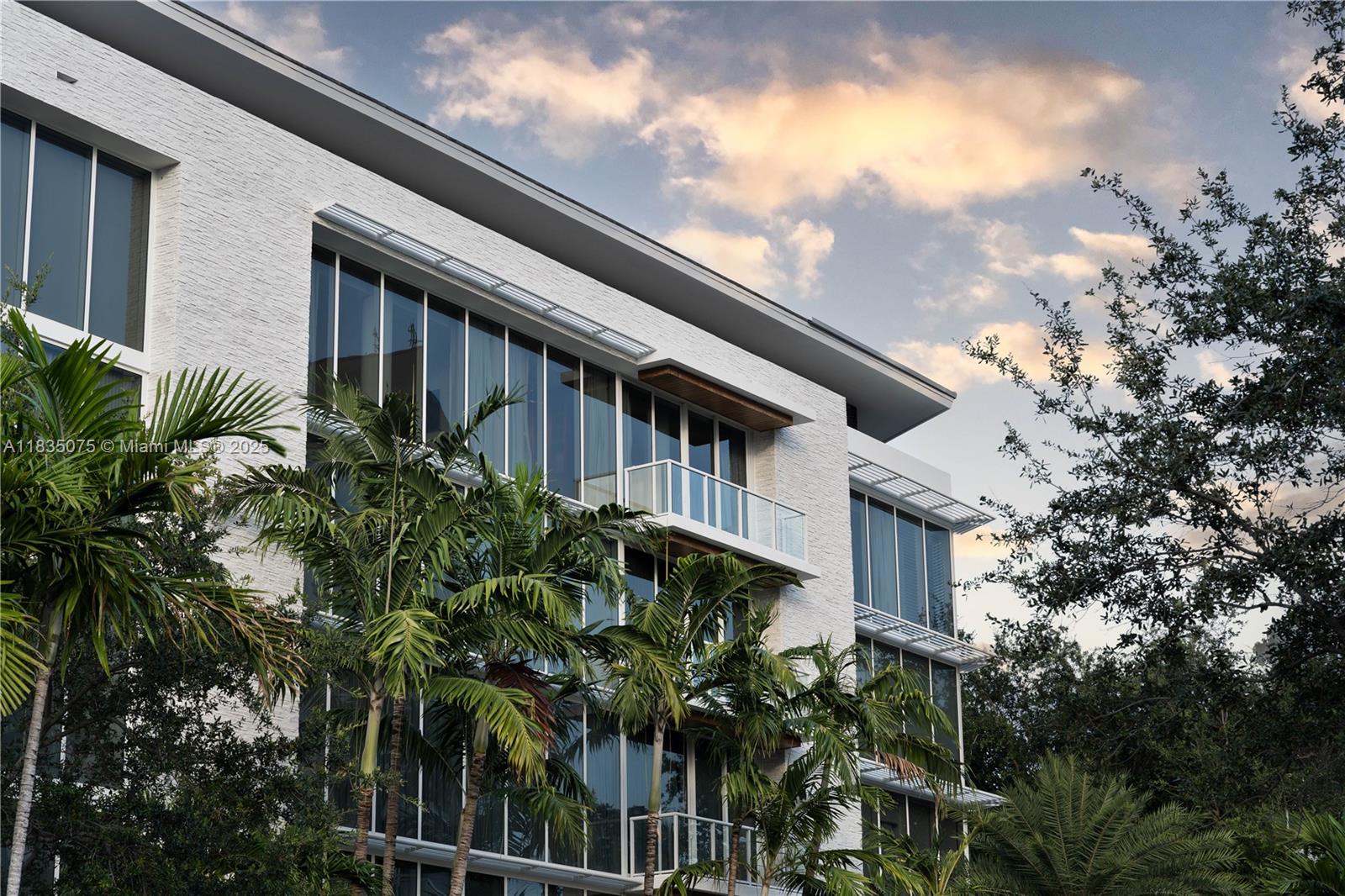 1110 Seminole Dr 502