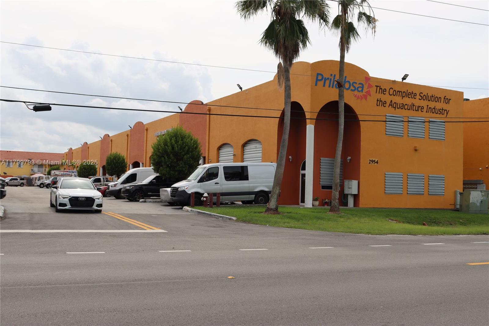 Location! Location! Location! Warehouse for Rent – Hialeah Gardens 1,200 sq. ft. 3 dedicated parking spaces Ideal for light industrial use, storage, or small business operations. Convenient access to major highways and commercial centers. Secure location with private entry.