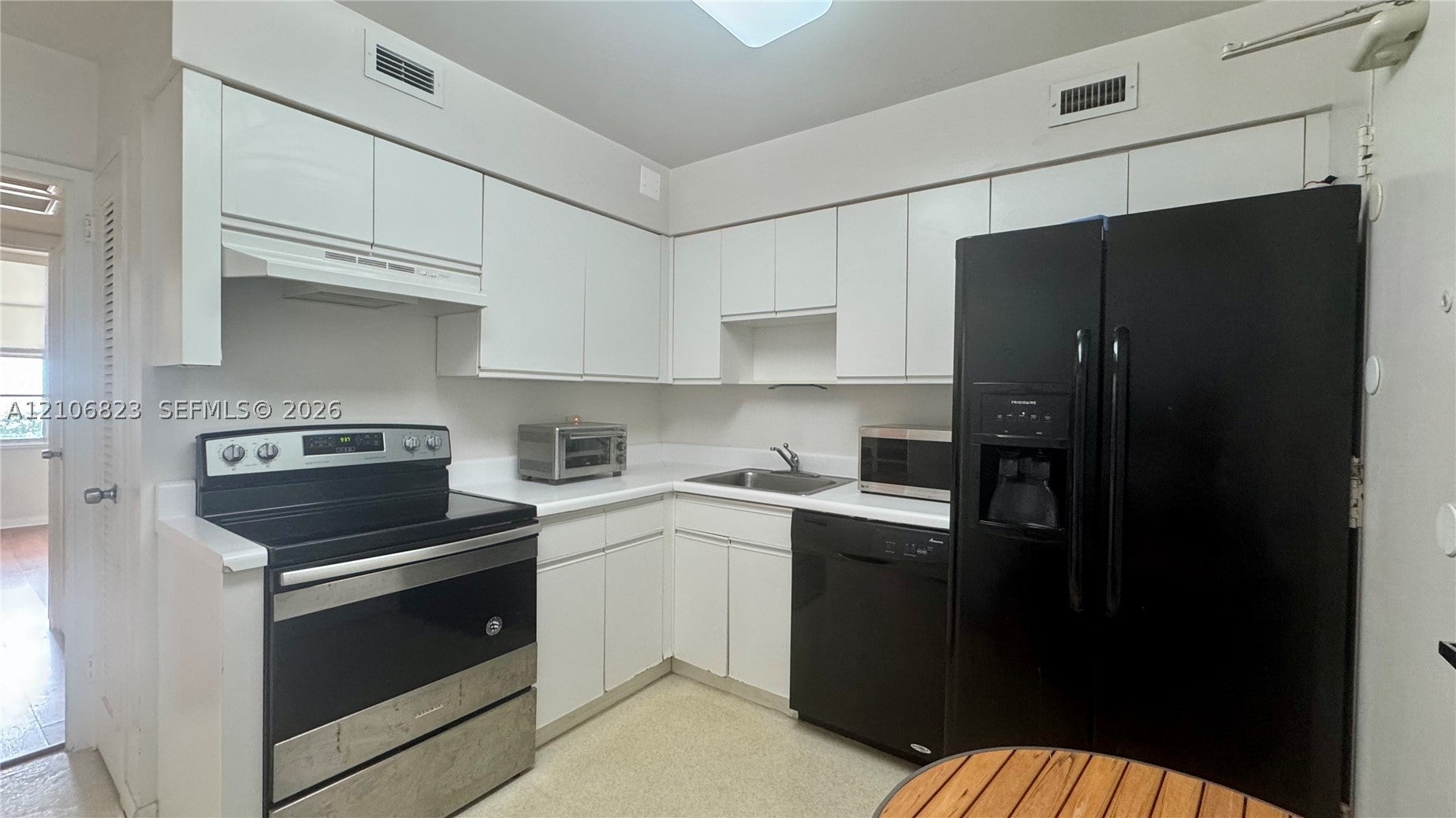 5161 Collins Avenue 515