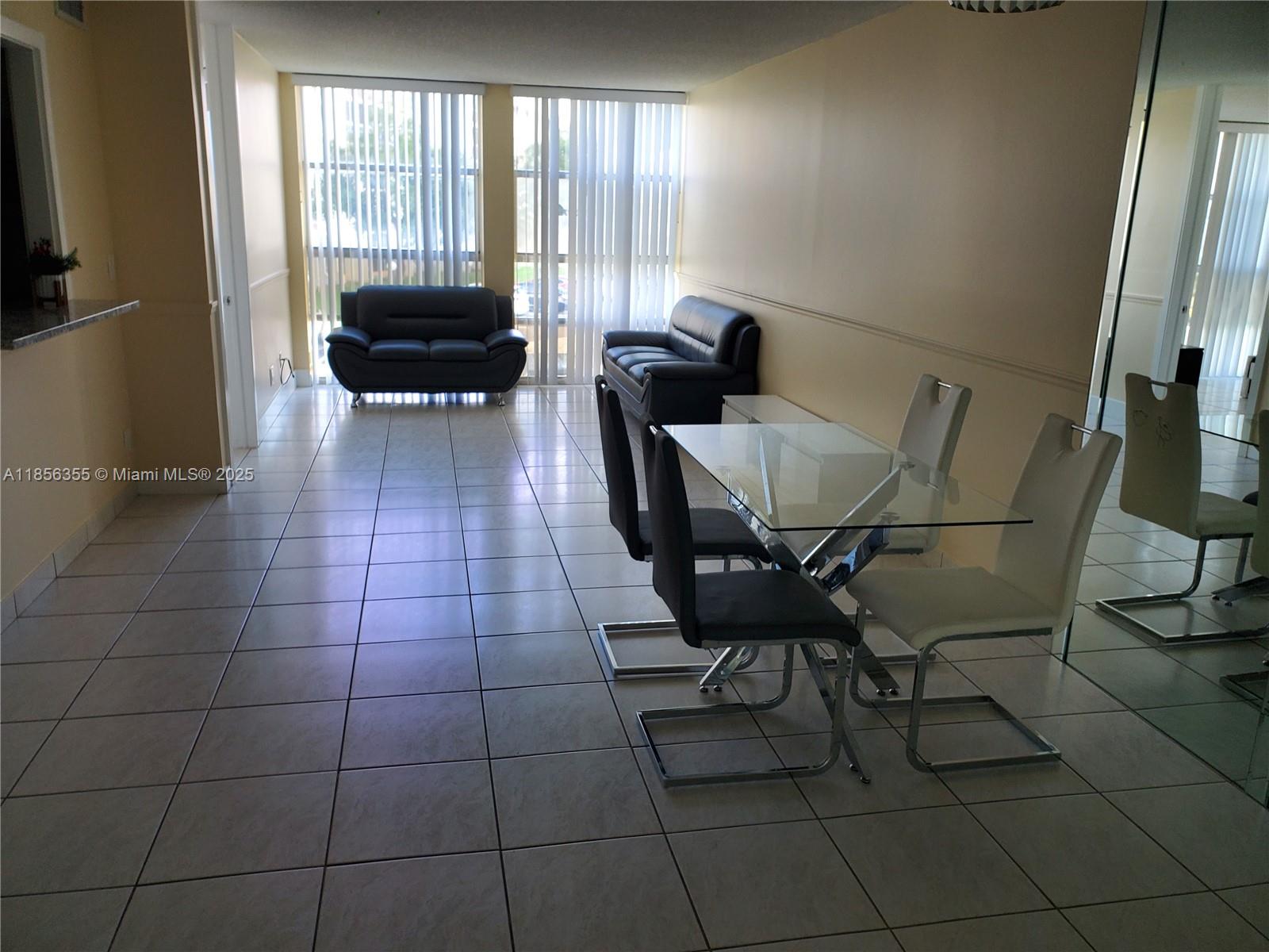 Super nice remodeled unit with a new open kitchen ,premium SS appliances and both remodeled bathrooms. Unit fully furnished. Great area. Across from the park and 10 min from beach and shops.