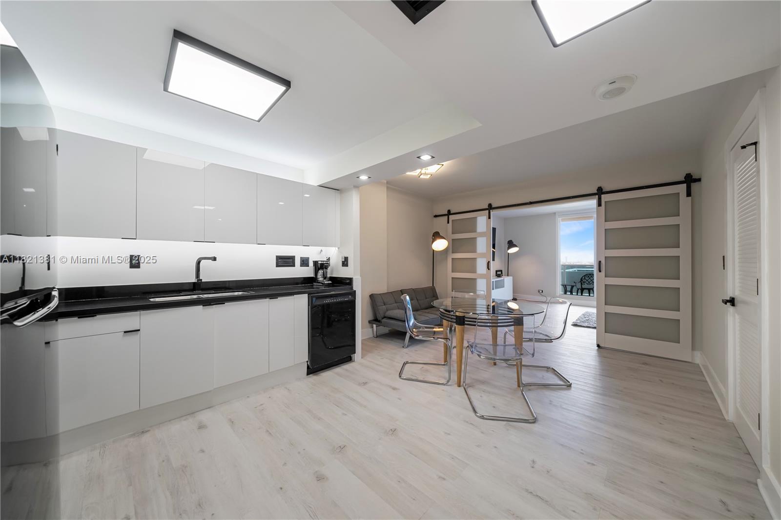2301 Collins Ave 1130, Miami Beach, FL, 33139/$875,000 1 2301 Collins Ave 1130