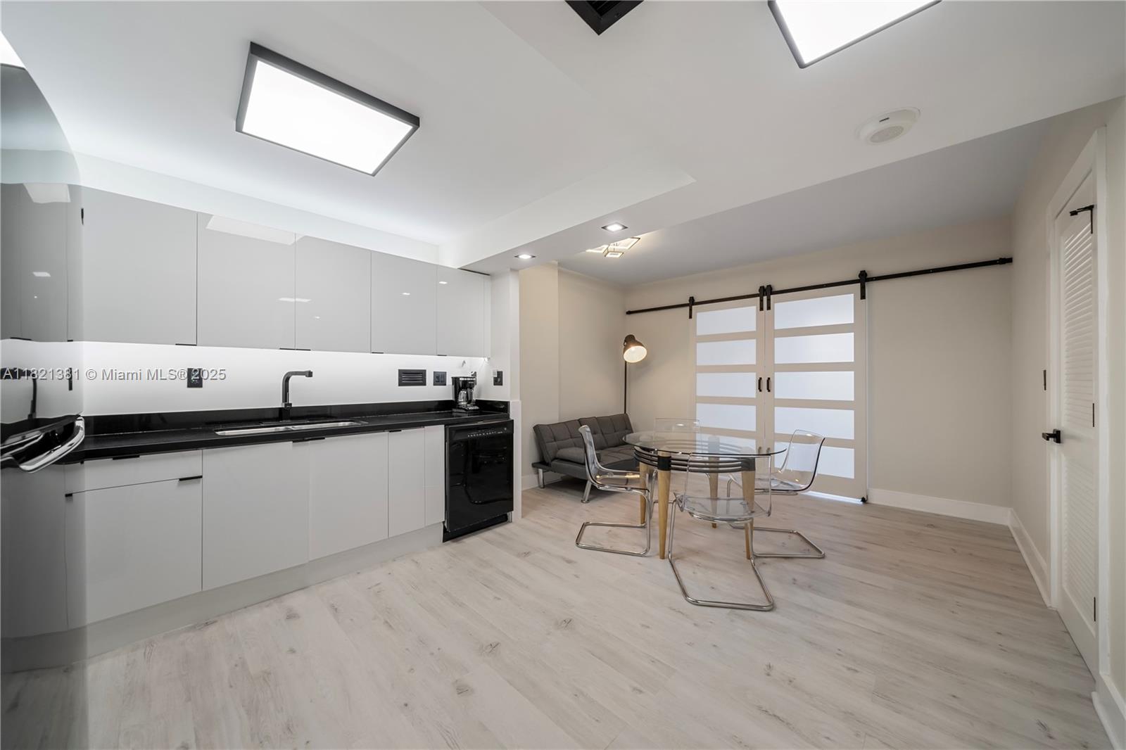 2301 Collins Ave 1130, Miami Beach, FL, 33139/$875,000 2 2301 Collins Ave 1130