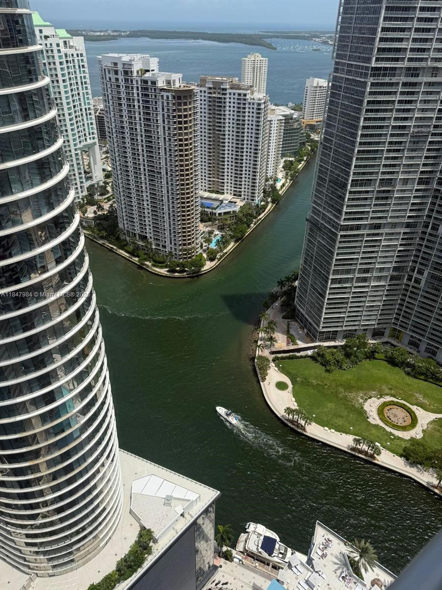 Live in the heart of Downtown Miami in this stunning Lower Penthouse with a custom open floorplan in the most desirable 01 line at Epic Residences. This elegant unit boasts top-of-the-line finishes, an oversized private balcony, and panoramic city and water views — perfect for entertaining or relaxing in luxury in this 2457 sf villa in the sky .
Enjoy world-class amenities including:
• 2 fine dining restaurants on-site
• Full-service spa and state-of-the-art fitness center
• Two resort-style pools
• Conference/business rooms
• Boat dockage
• Valet + 2 self-parking spaces included
Experience the best of Miami luxury living — just steps away from Brickell, Bayside, Whole Foods, and all the city’s top dining and nightlife